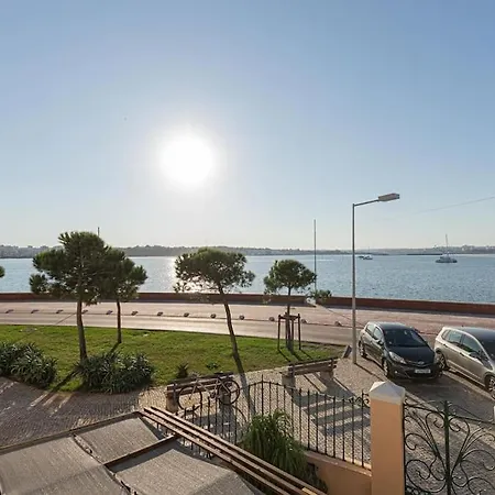 Duplex Em Baia Do * Seixal (Setubal)
